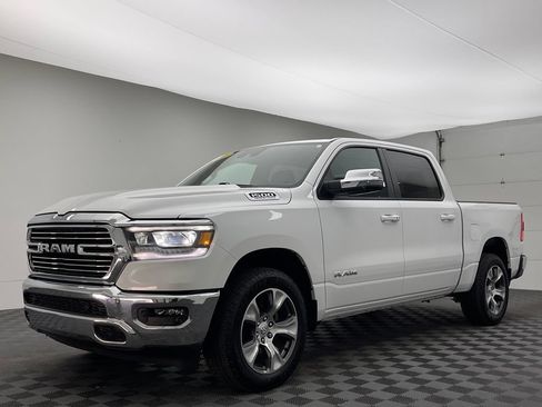 Used 2023 RAM 1500 Laramie AWD/4WD image 2