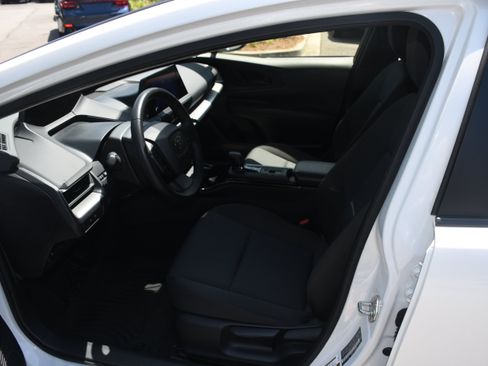 Certified 2024 Toyota Prius LE AWD/4WD image 7