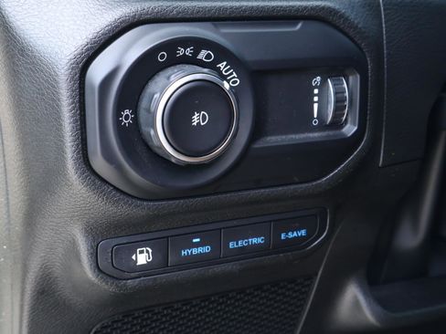 Used 2023 Jeep Wrangler Unlimited Sahara AWD/4WD image 25