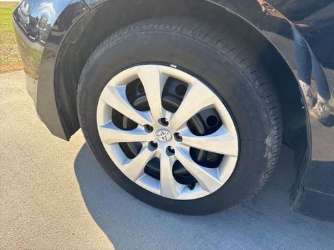 Used 2023 Toyota Corolla LE image 5