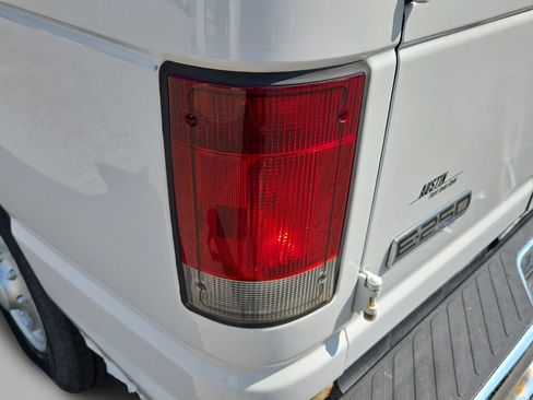 Used 2009 Ford E-250 and Econoline 250 RWD image 18