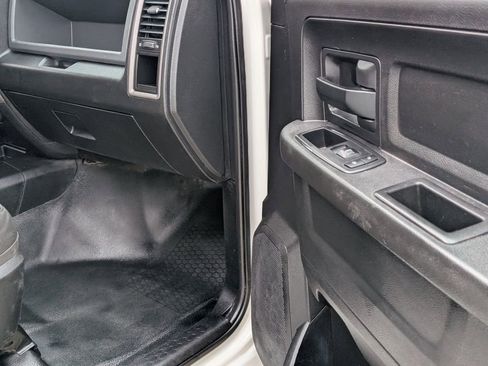 Used 2018 RAM 3500 Tradesman w/ Chrome Appearance Group image 32