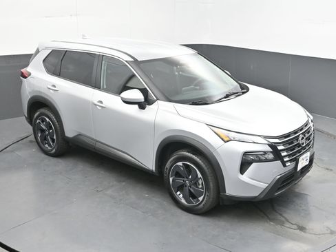 Used 2025 Nissan Rogue SV AWD/4WD image 31
