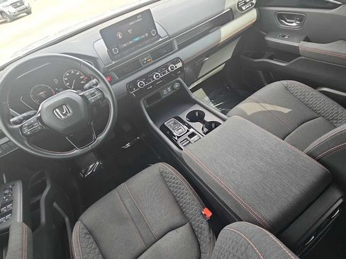 Certified 2025 Honda Pilot Sport image 21