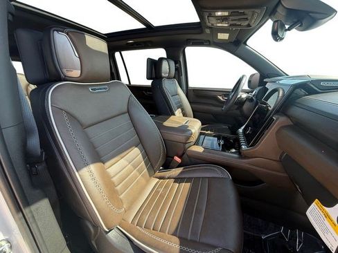 Used 2025 GMC Yukon XL Denali Ultimate w/ LPO, Floor Liner Package AWD/4WD image 16