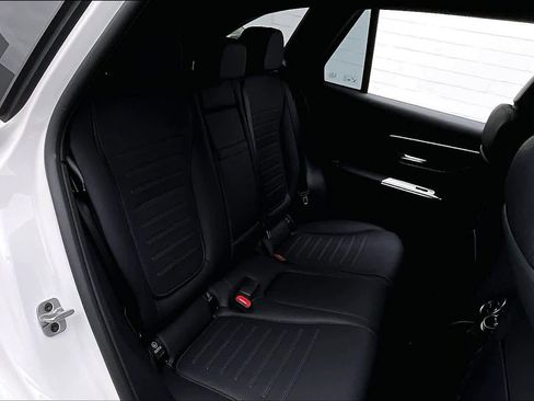 Used 2025 Mercedes-Benz GLC 350e 4MATIC image 19