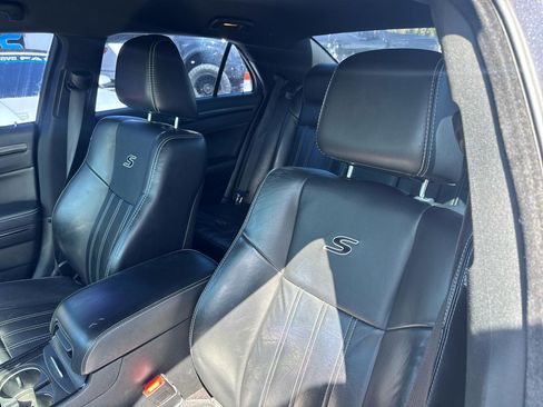 Used 2016 Chrysler 300 S image 8