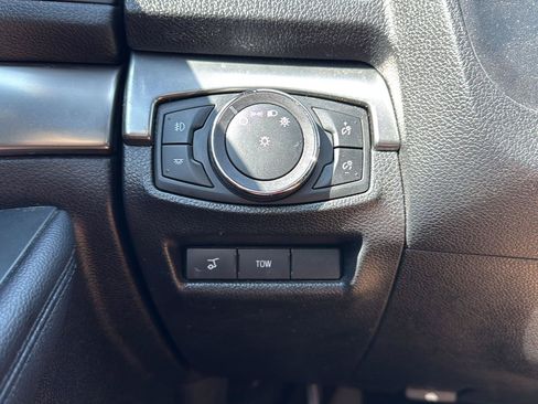 Used 2019 Ford Explorer XLT w/ Equipment Group 202A AWD/4WD image 18