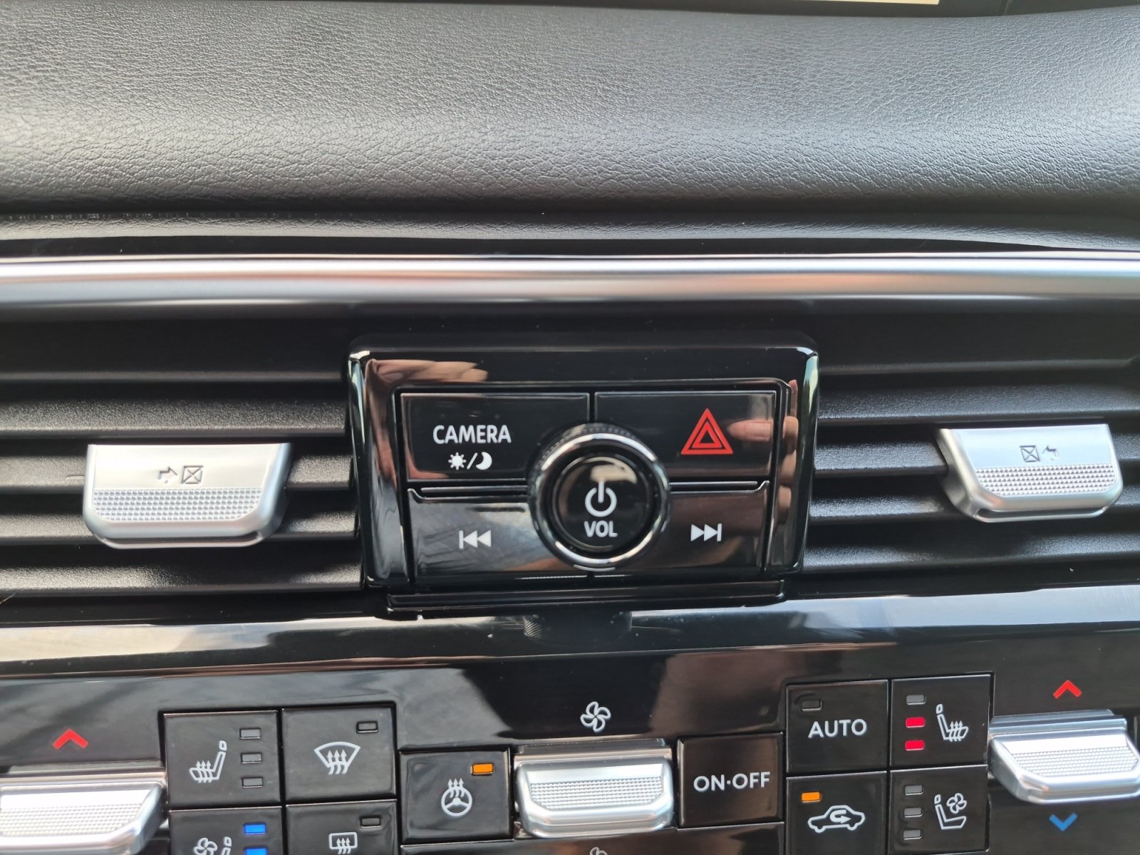 Used 2025 Nissan Armada Platinum RWD image 17