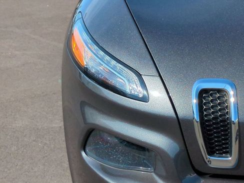 Used 2015 Jeep Cherokee Latitude w/ Comfort/Convenience Group image 9