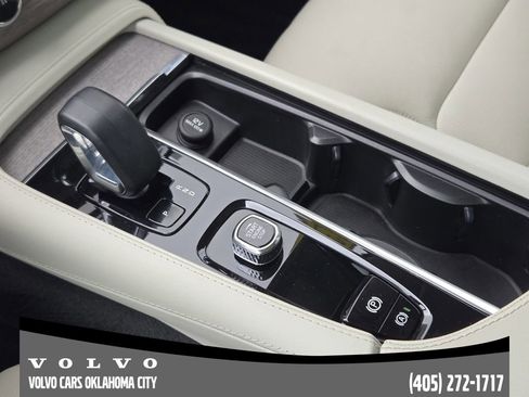 Certified 2023 Volvo XC90 B6 Plus AWD/4WD image 19