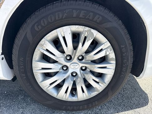 Used 2013 Toyota Camry LE image 36