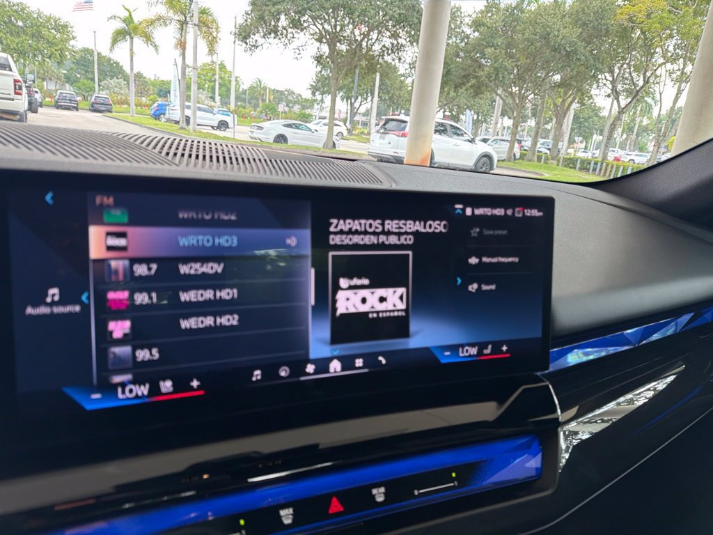 Used 2024 BMW i5 eDrive40i w/ Premium Package RWD image 8