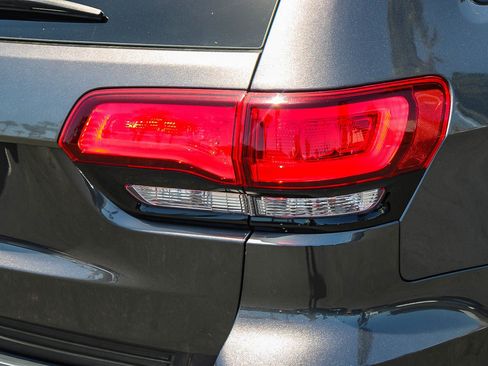 Used 2020 Jeep Grand Cherokee Altitude RWD image 10