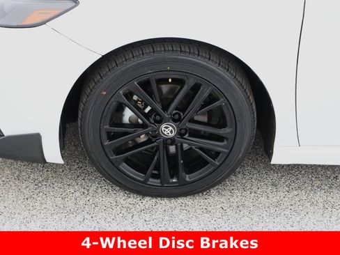 Used 2025 Toyota Camry SE image 11