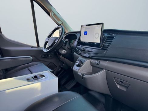 Used 2023 Ford E-Transit Medium Roof image 14