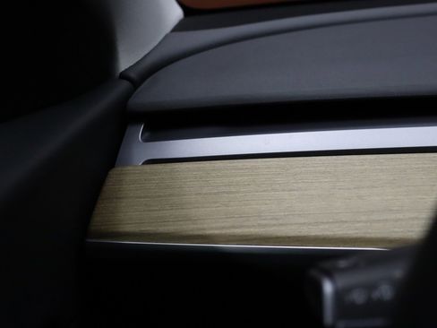 Used 2022 Tesla Model Y Long Range image 52