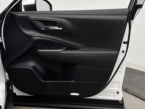 Used 2023 Toyota Crown XLE image 32