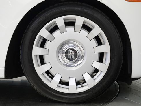 Used 2014 Rolls-Royce Ghost RWD image 39