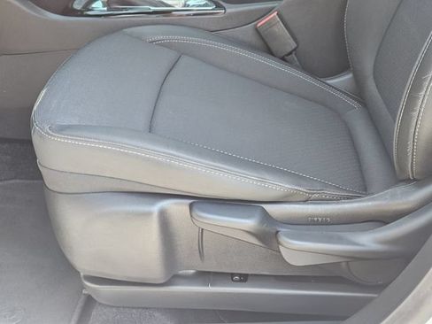 Used 2025 Buick Encore GX Preferred FWD image 23