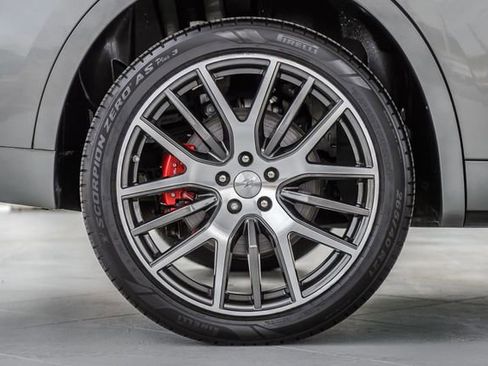 Used 2019 Maserati Levante GranLusso image 15