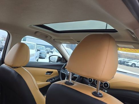 Used 2025 Nissan Sentra SV w/ SV Premium Package image 10