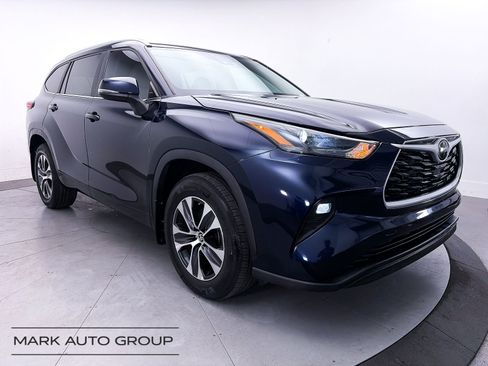 Used 2023 Toyota Highlander XLE FWD image 1