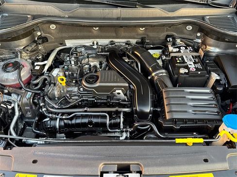 Certified 2023 Volkswagen Taos SE w/ Panoramic Sunroof Package image 10