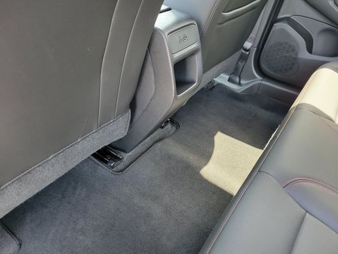 Used 2025 Chevrolet Trax RS w/ Sunroof Package FWD image 31