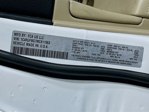 Used 2021 Jeep Grand Cherokee Limited w/ Trailer Tow Group IV AWD/4WD image 12