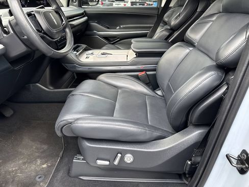 Used 2025 Lincoln Navigator L Reserve AWD/4WD image 9