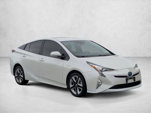 Used 2016 Toyota Prius Three Touring image 3