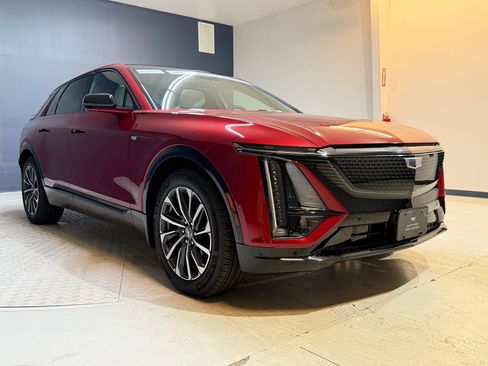 Used 2024 Cadillac Lyriq Sport w/ LPO, Floor Liner Package AWD/4WD image 22