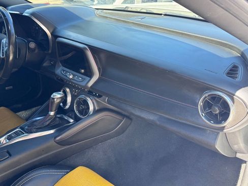 Used 2020 Chevrolet Camaro SS RWD image 5