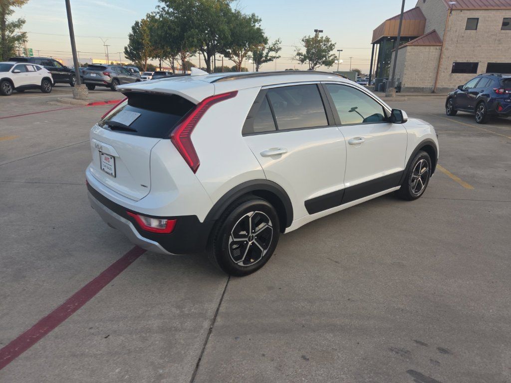 Used 2025 Kia Niro LX FWD image 7