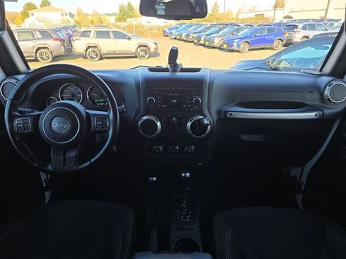 Used 2018 Jeep Wrangler Rubicon w/ Power Convenience Group AWD/4WD image 11