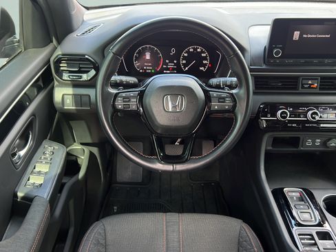 Used 2025 Honda Pilot Sport image 16