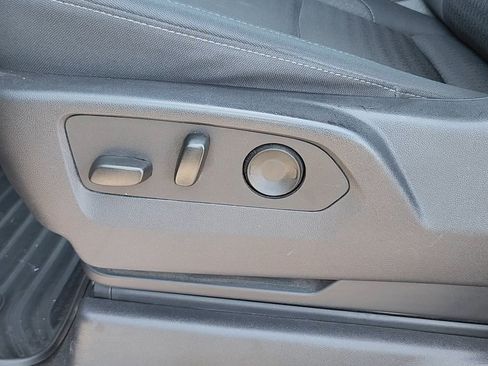 Used 2025 Chevrolet Silverado 1500 LT AWD/4WD image 9