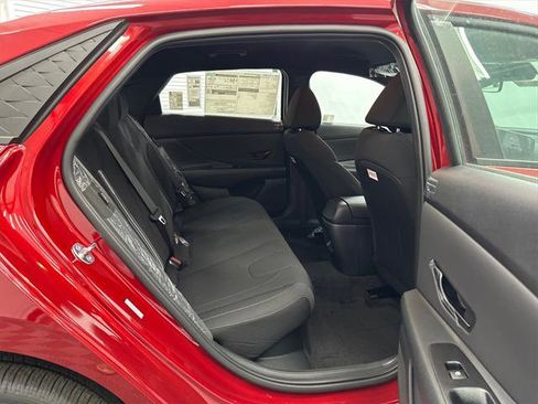 New 2025 Hyundai Elantra SEL image 15