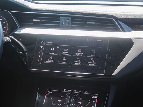 Used 2021 Audi e-tron Premium w/ Convenience Plus Package AWD/4WD image 18