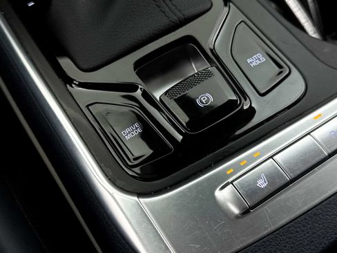 Certified 2025 Kia Carnival EX FWD image 10