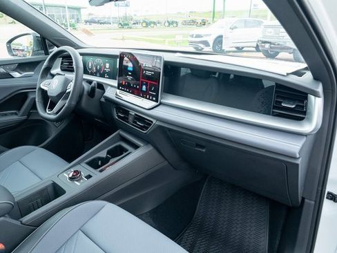 New 2026 Volkswagen Tiguan SE R-Line image 39