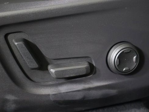 Used 2023 Volvo XC40 B5 Plus w/ Protection Package Premier image 36