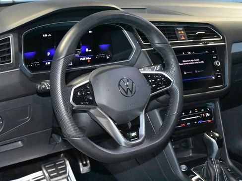 Used 2024 Volkswagen Tiguan SE R-Line image 2
