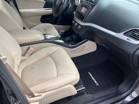 Used 2012 Dodge Journey SXT w/ Flexible Seating Group image 6