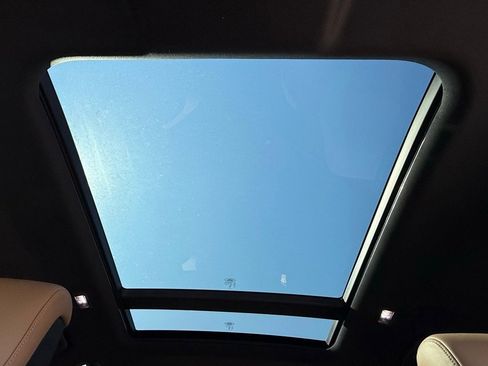 New 2026 Land Rover Defender 110 X-Dynamic SE image 30