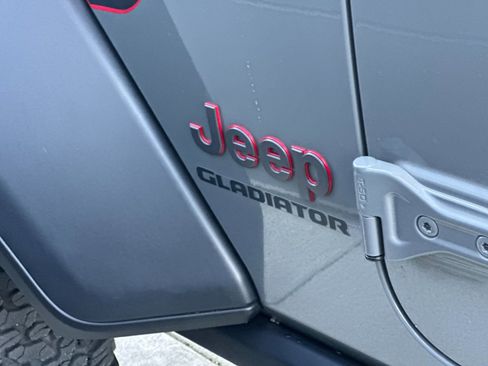 Used 2021 Jeep Gladiator Rubicon w/ Cold Weather Group AWD/4WD image 24