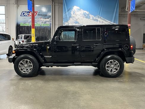 Used 2015 Jeep Wrangler Unlimited Rubicon w/ Connectivity Group image 2