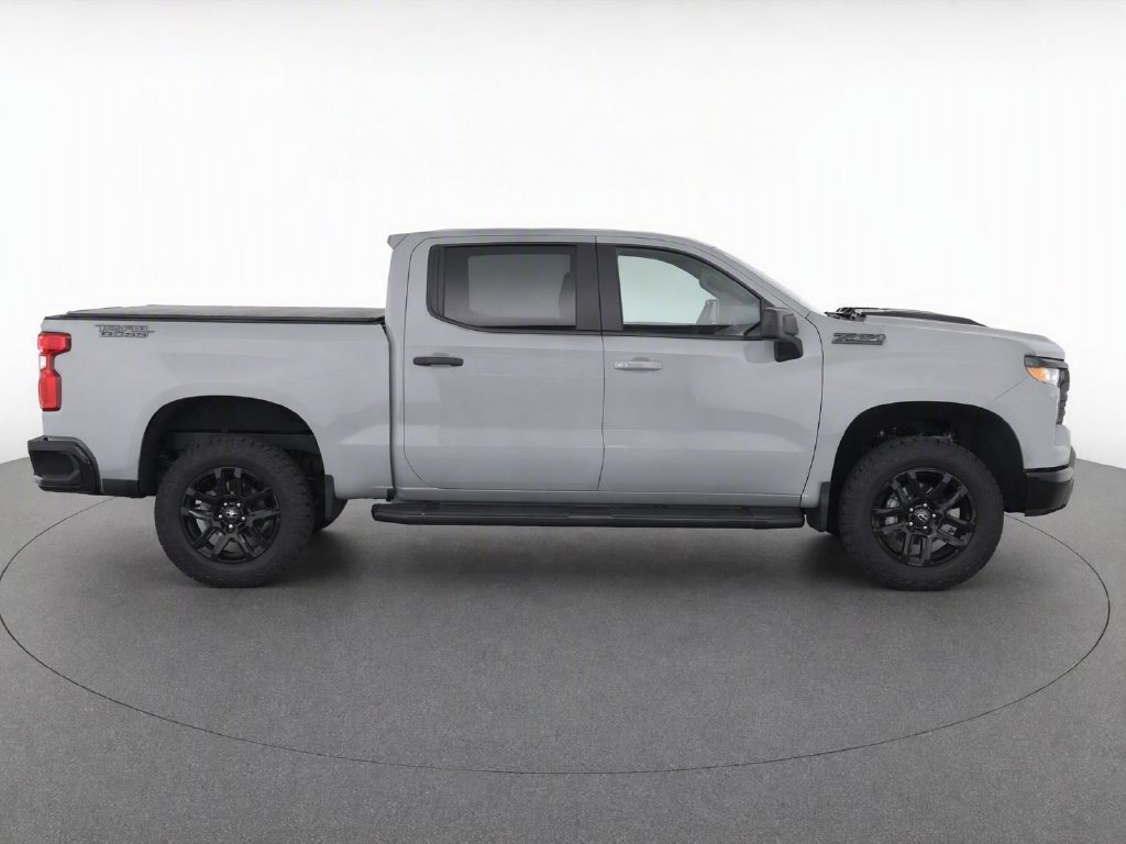 Used 2024 Chevrolet Silverado 1500 Custom Trail Boss w/ Dark Appearance Package AWD/4WD image 8