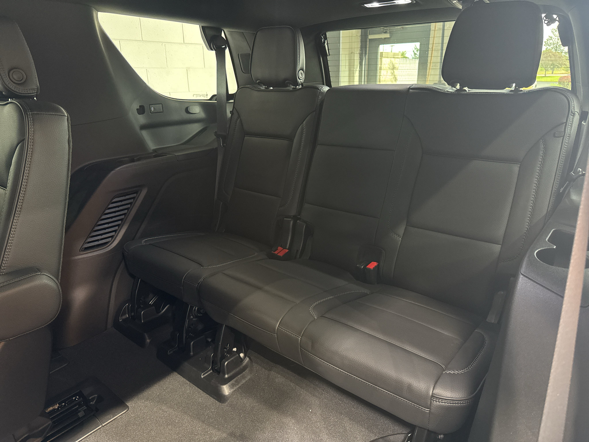 Used 2024 GMC Yukon Denali AWD/4WD image 12